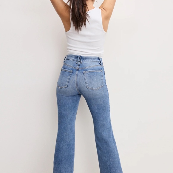 NWT - Good American Always Fits Good Legs Cropped Mini Boot Jeans - Size 6-12 - Picture 13 of 13